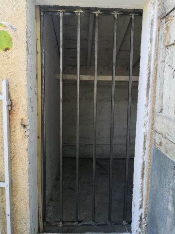 grille cachot Antre Des Vices, gites BDSM proche de Valence grille cachot Antre Des Vices, gites BDSM proche de Valence