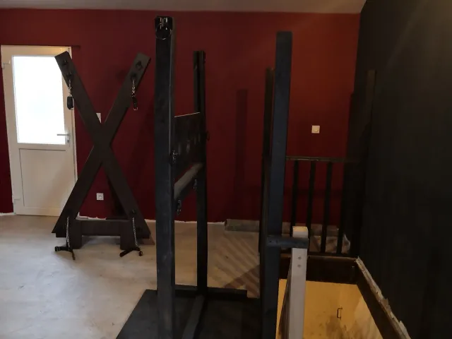 Nid Des Dépravations en travaux à l'Antre Des Vices, vos gites BDSM et donjons BDSM proche de Valence en Rhone-Alpes Nid Des Dépravations en travaux à l'Antre Des Vices, vos gites BDSM et donjons BDSM proche de Valence en Rhone-Alpes